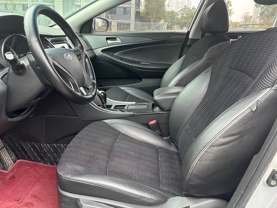 Hyundai Sonata 2012 car image #12