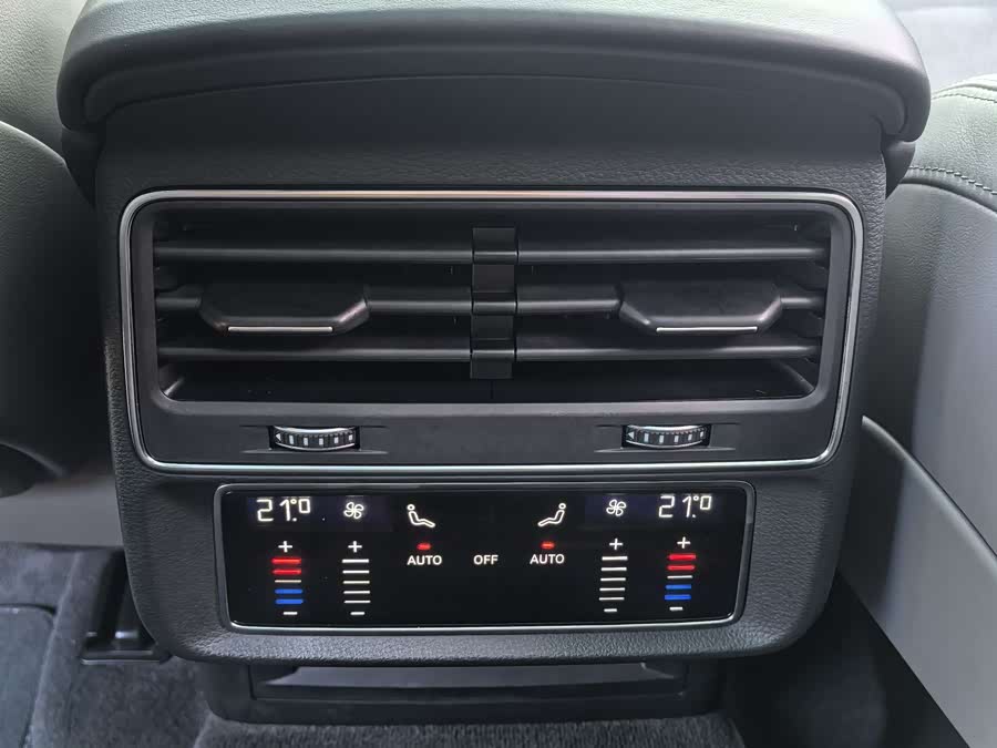 Audi Q8 2020 immagine di auto #12