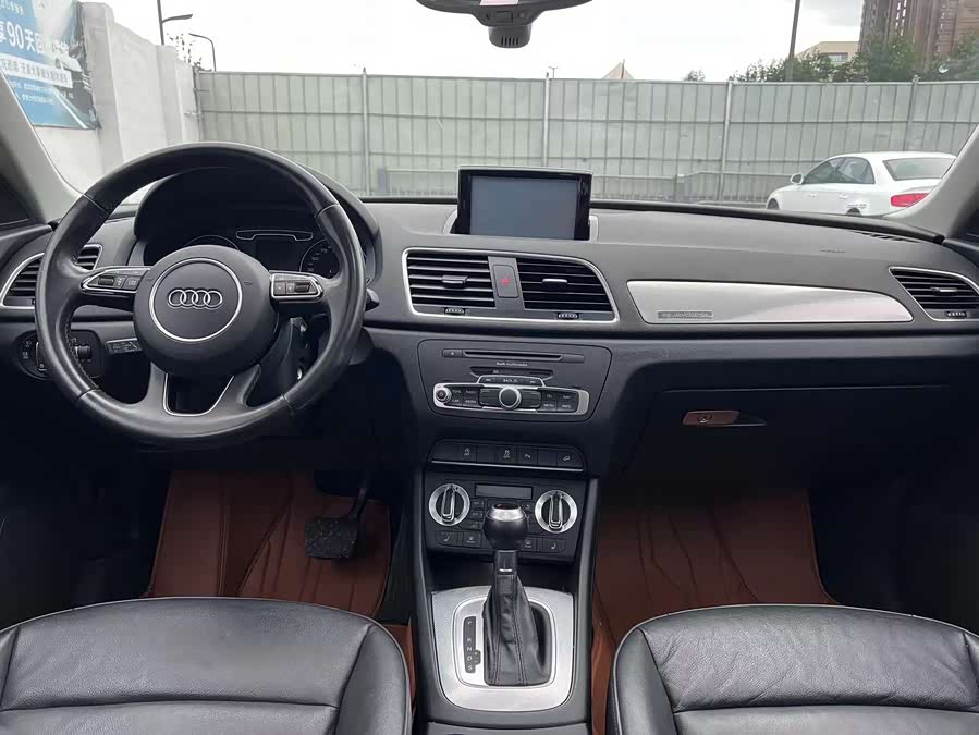 Audi Q3 2014 car image #12