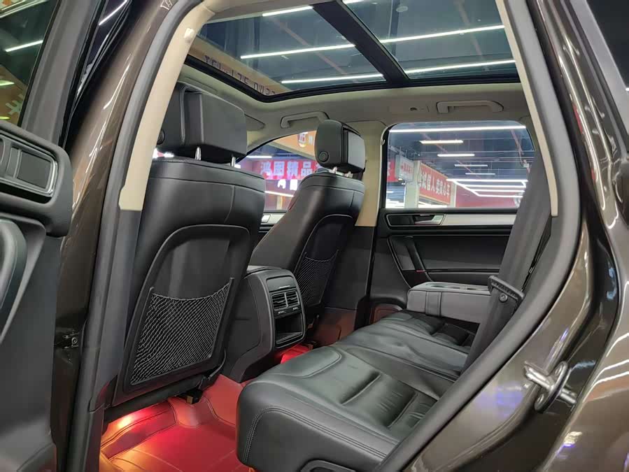 Volkswagen Touareg 2017 car image #12