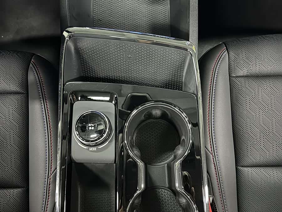 Chevrolet Equinox Plus 2025 car image #12