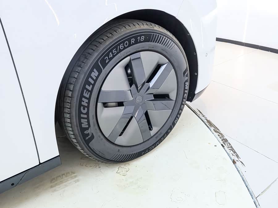 理想汽车 理想MEGA 2024 汽车图片 #12