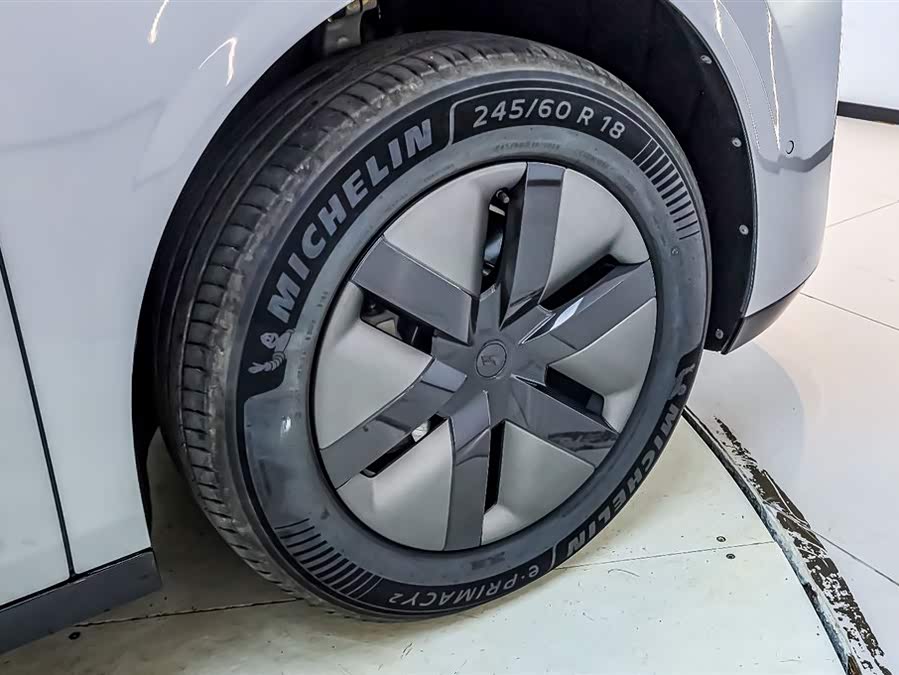 理想汽车 理想MEGA 2024 汽车图片 #12