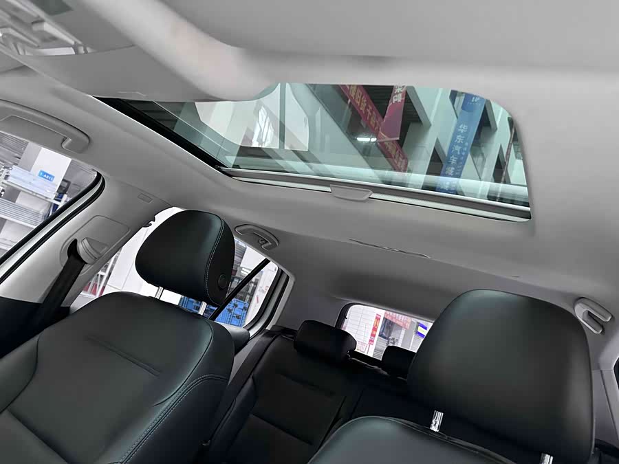 Volkswagen Golf Pure Electric 2021 imagen de coche #12