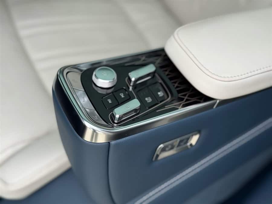 Volkswagen Phideon 2023 immagine di auto #12