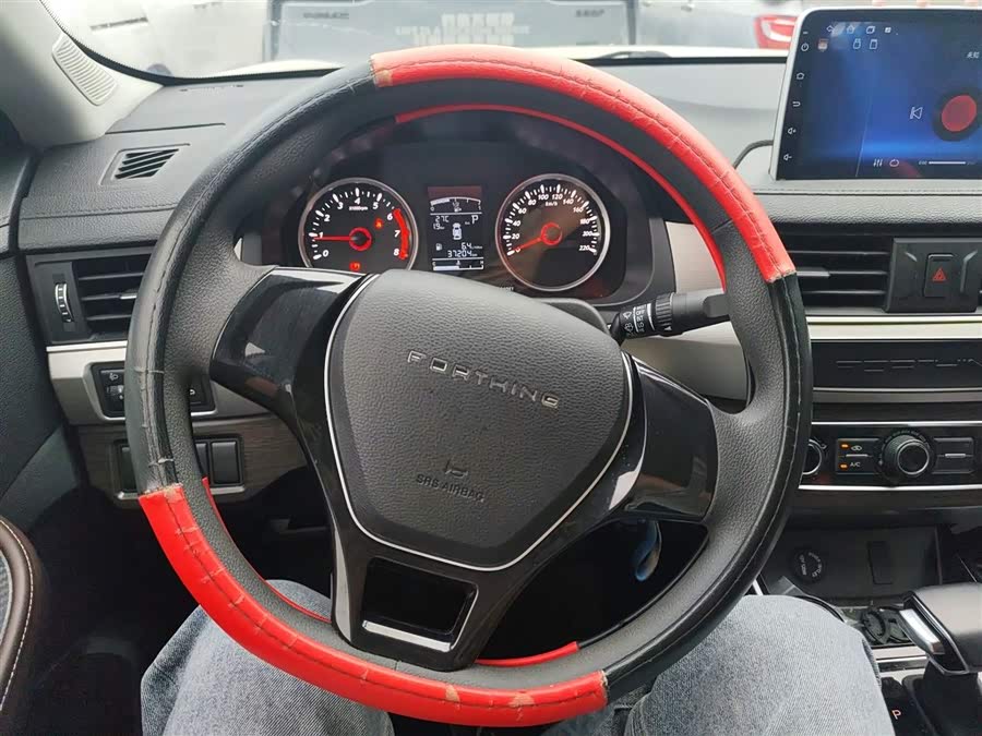 Forthing T5 2023 #12 Forthing T5 2023 صورة سيارة #12