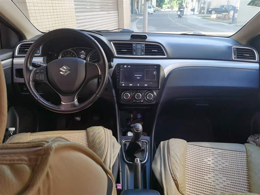 Suzuki Ciaz 2015 изображение автомобиля #12