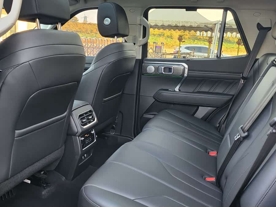 Tank 400 New Energy 2025 #12 Tank 400 New Energy 2025 car image #12