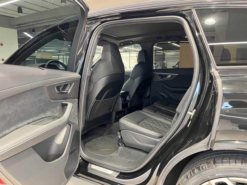 Audi SQ7 2025 #12 Audi SQ7 2025 car image #12