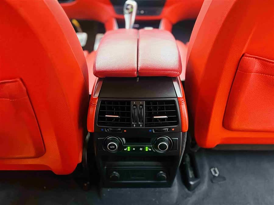 BMW X6 M 2013 immagine di auto #12