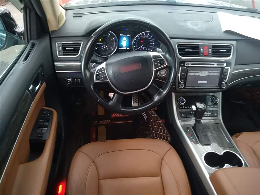 Haval H8 2015 car image #12