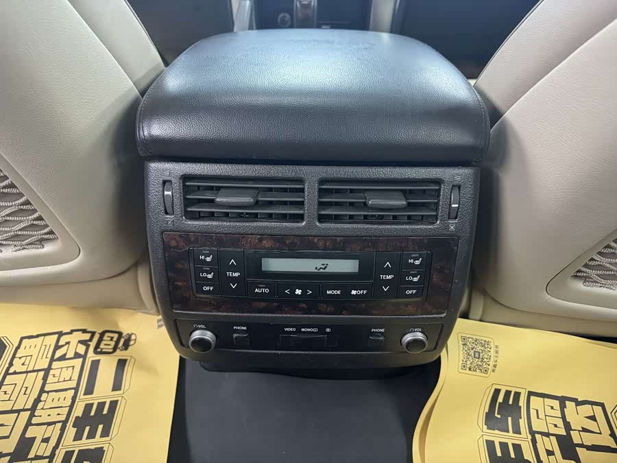 Toyota Land Cruiser 2010 car image #12