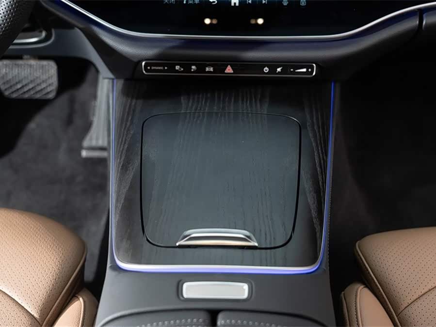 Mercedes-Benz E Class New Energy 2025 car image #12