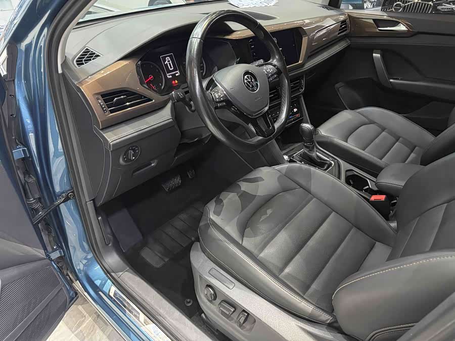 Volkswagen Tharu 2020 car image #12