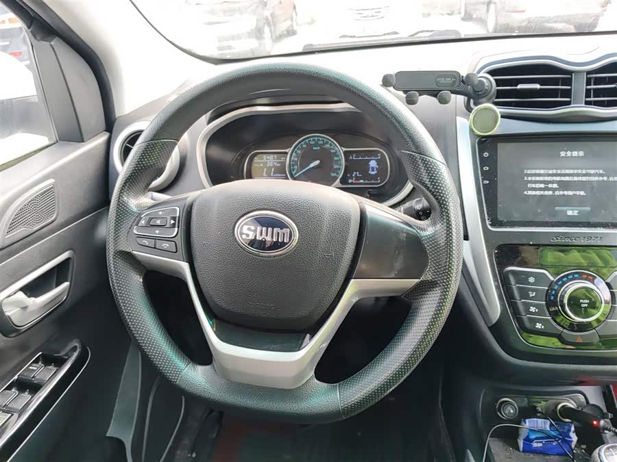 SWM X3 2019 صورة سيارة #12