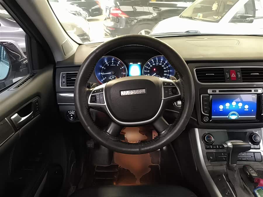 Haval H8 2017 car image #12