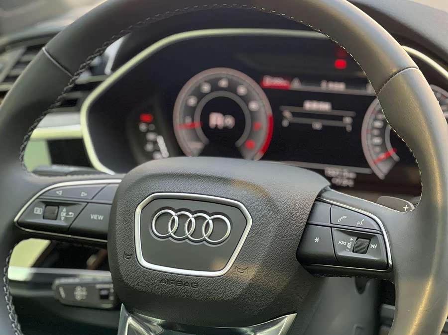 Audi Q3 2024 car image #12