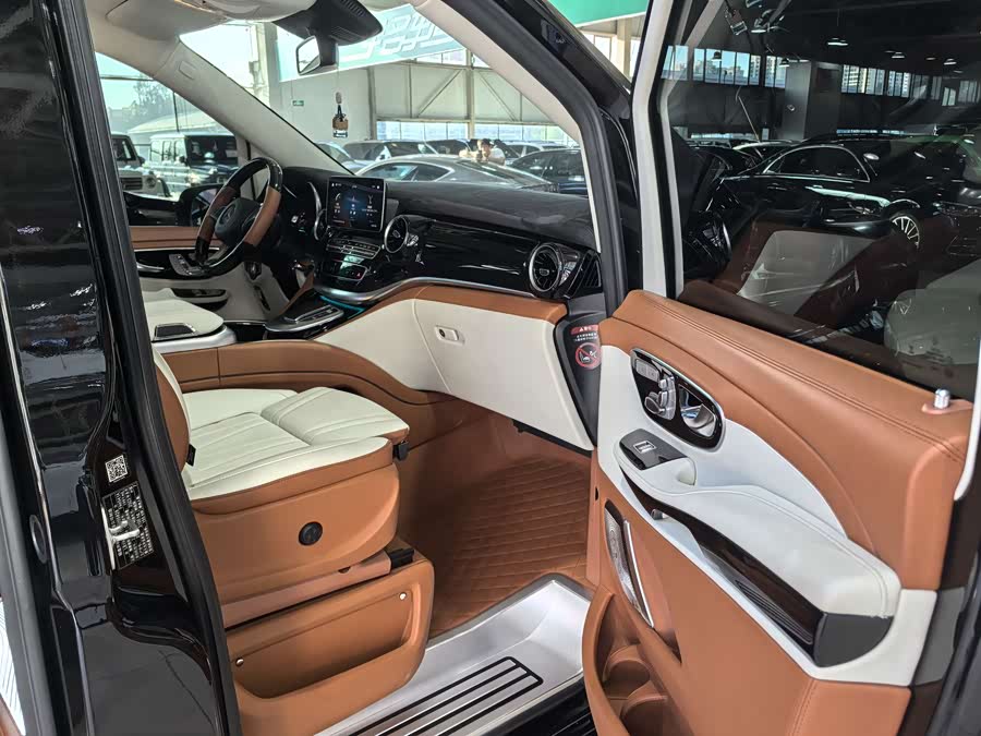 Mercedes-Benz V Class 2023 car image #12