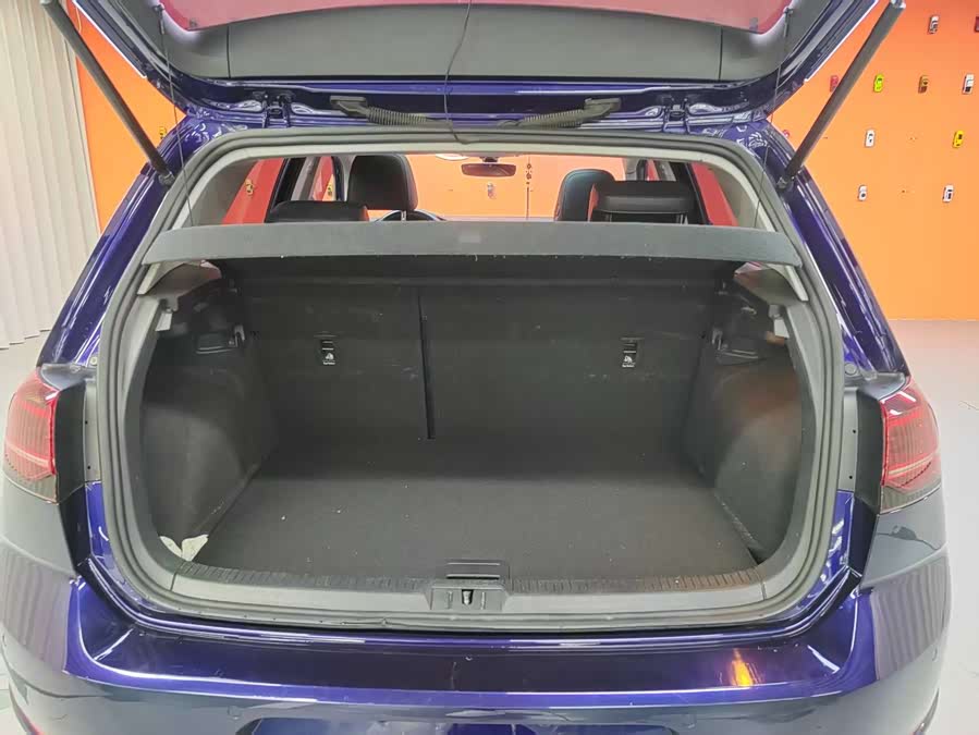 Volkswagen Golf 2018 car image #12