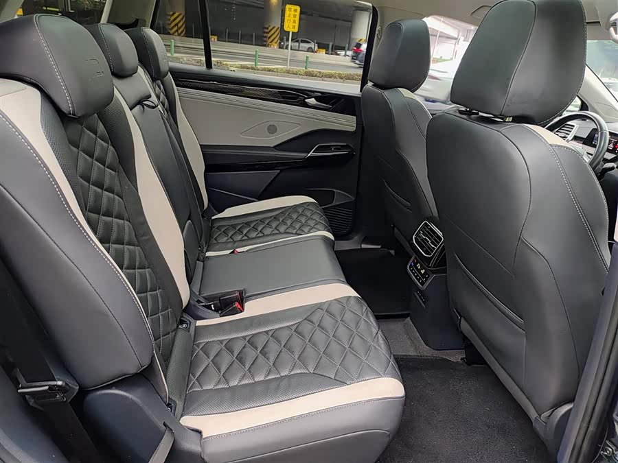 Volkswagen ID.6 Crozz 2023 car image #12