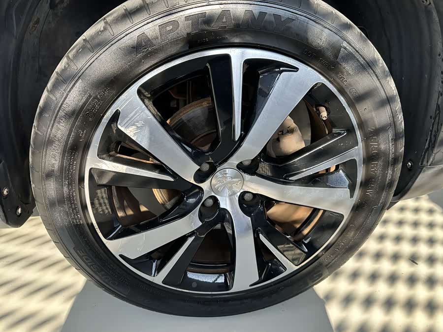 Peugeot 2008 2018 image de voiture #12