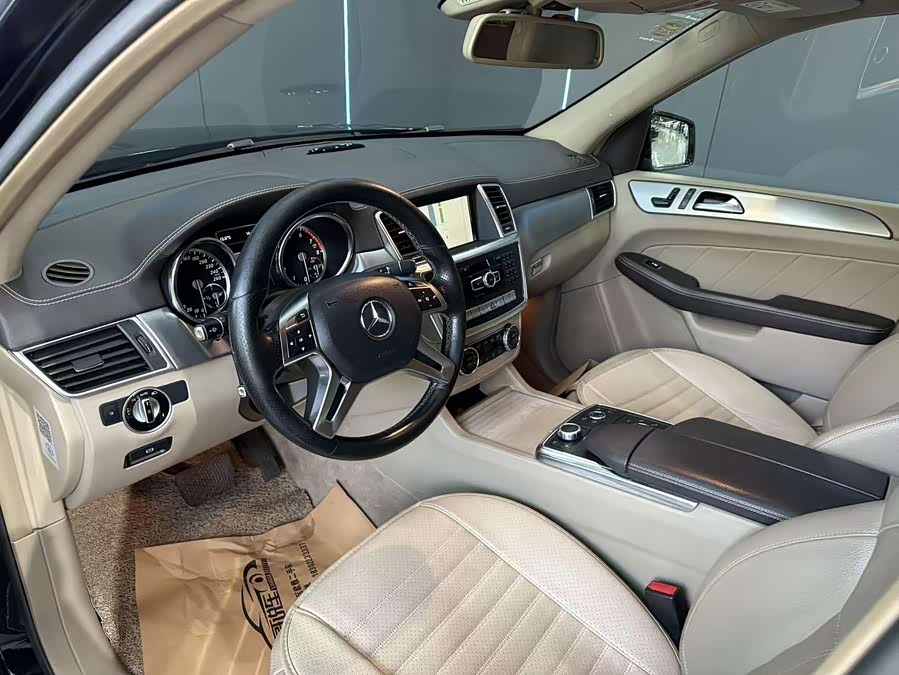 Mercedes-Benz GL Class 2014 car image #12