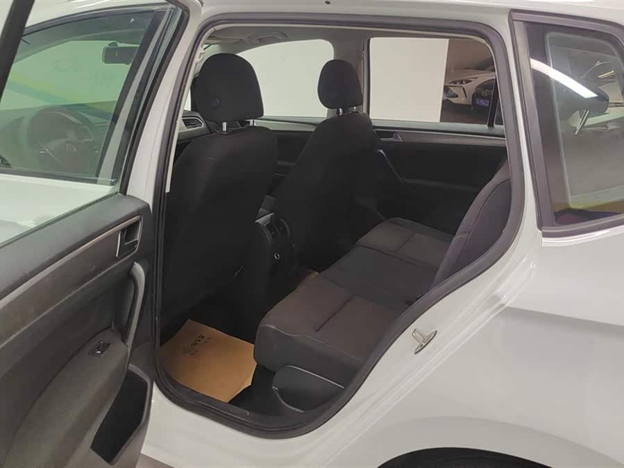 Volkswagen Golf Sportsvan 2017 car image #12