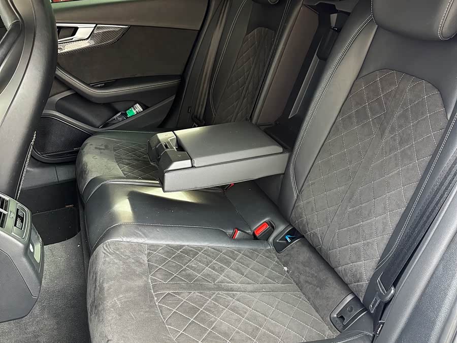 Audi RS 4 2021 car image #12