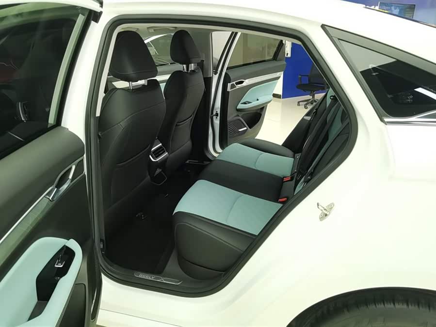 GEELY Emgrand L 2022 car image #12