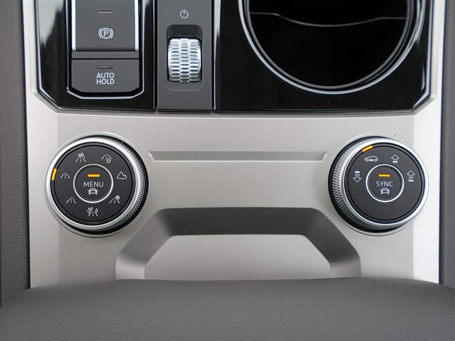 Volkswagen Touareg 2021 car image #12