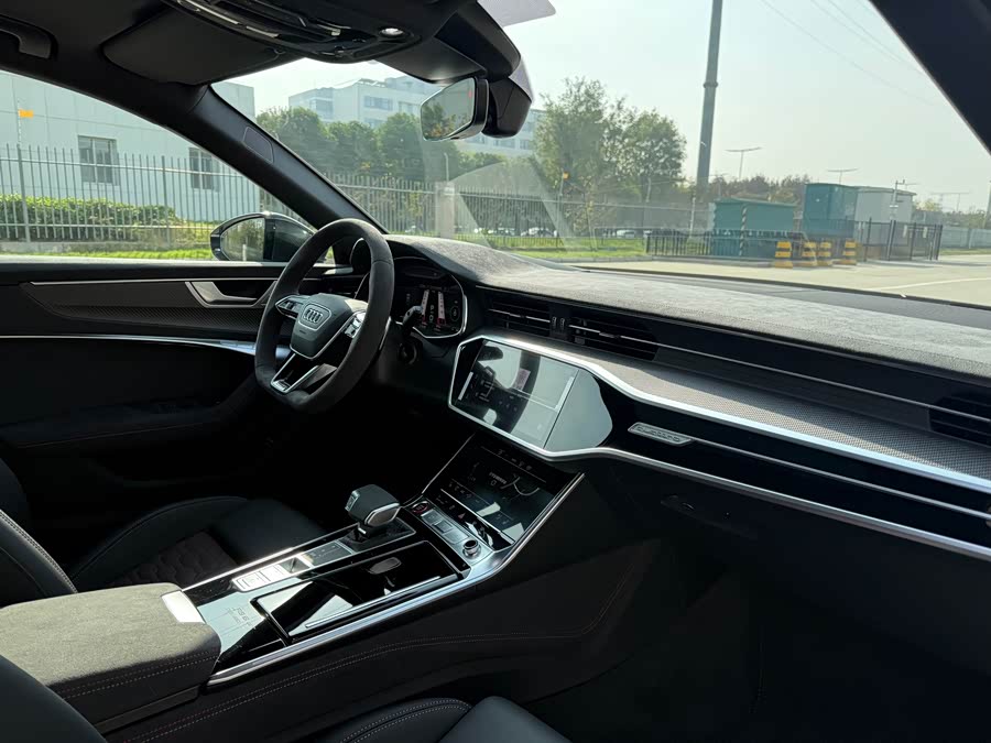 Audi RS 6 2025 car image #12