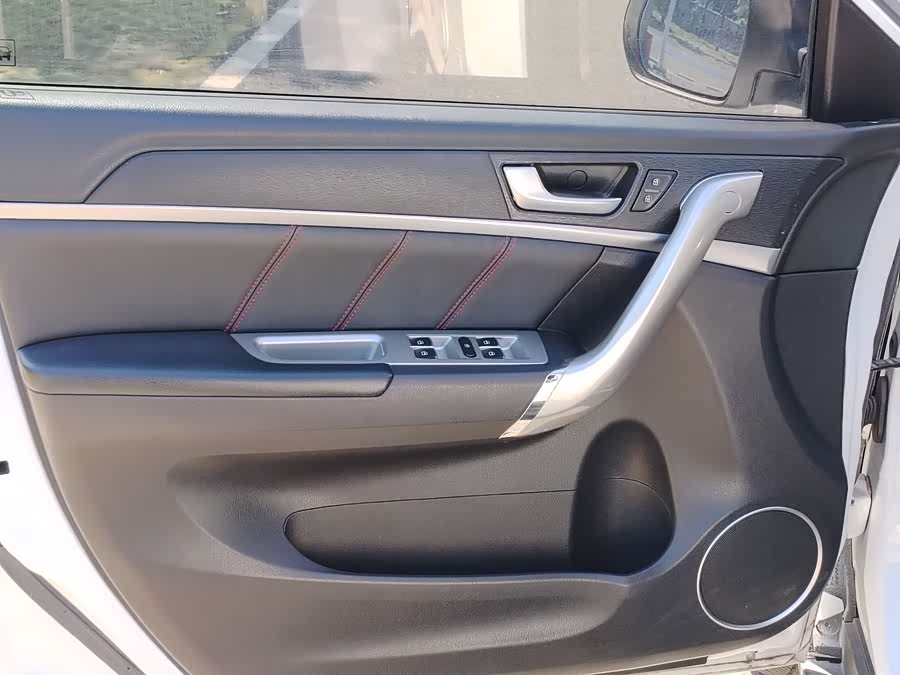 Haval M6 2017 car image #12