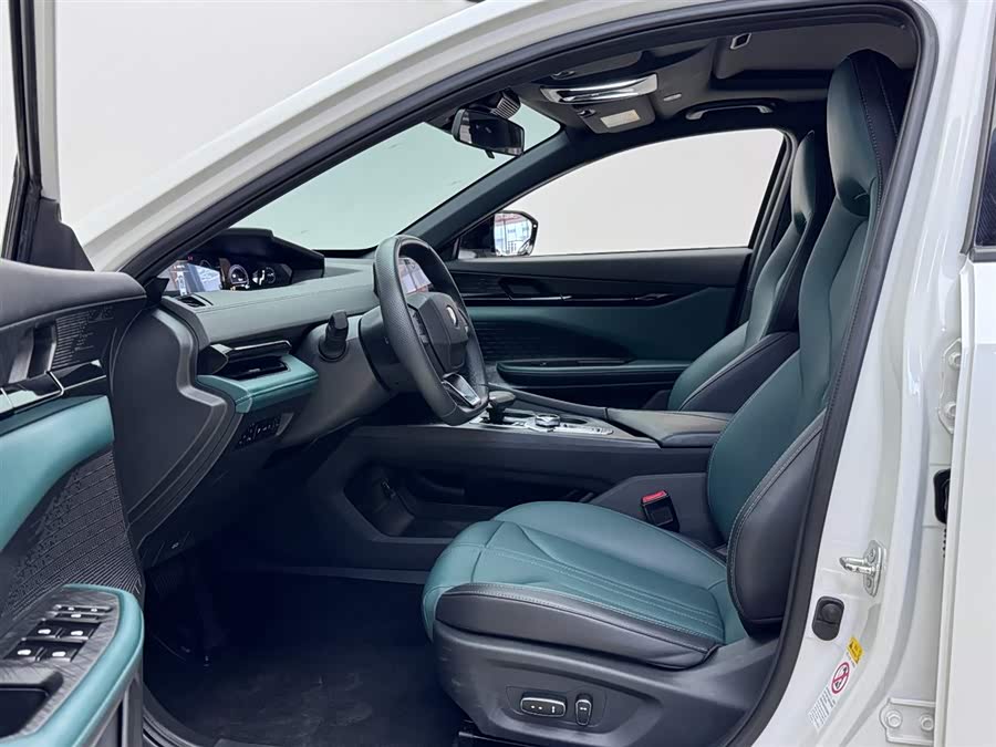 Changan UNI-V iDD 2024 car image #12