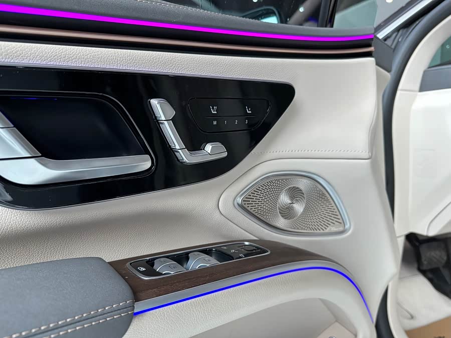 Mercedes-Benz EQS Class 2024 car image #12