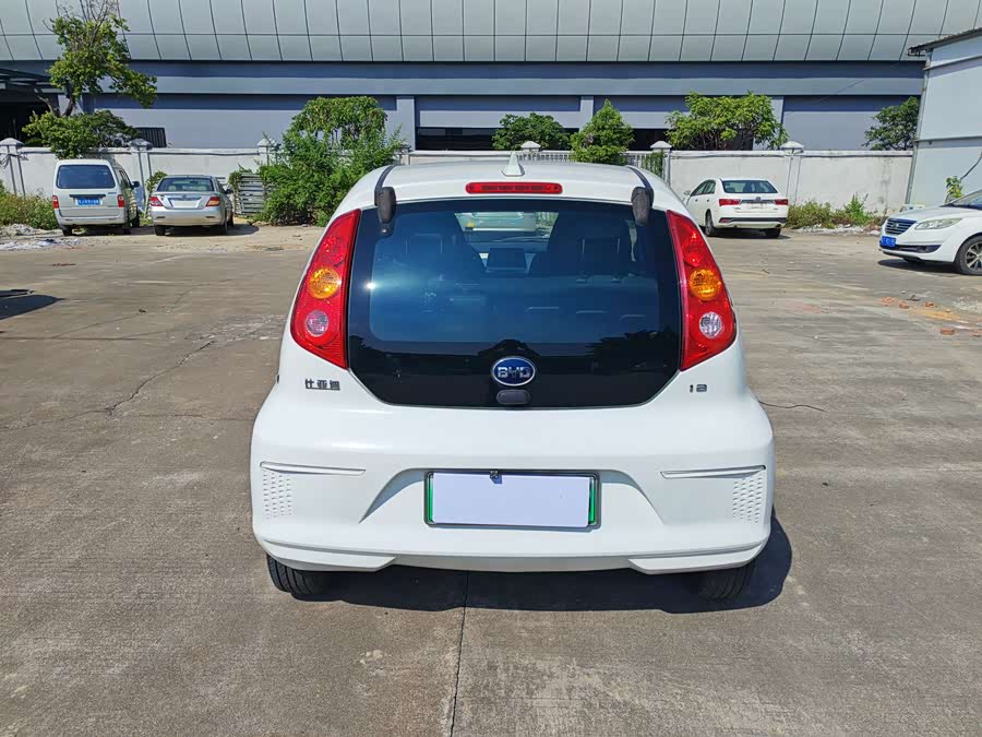 BYD e1 2019 car image #12
