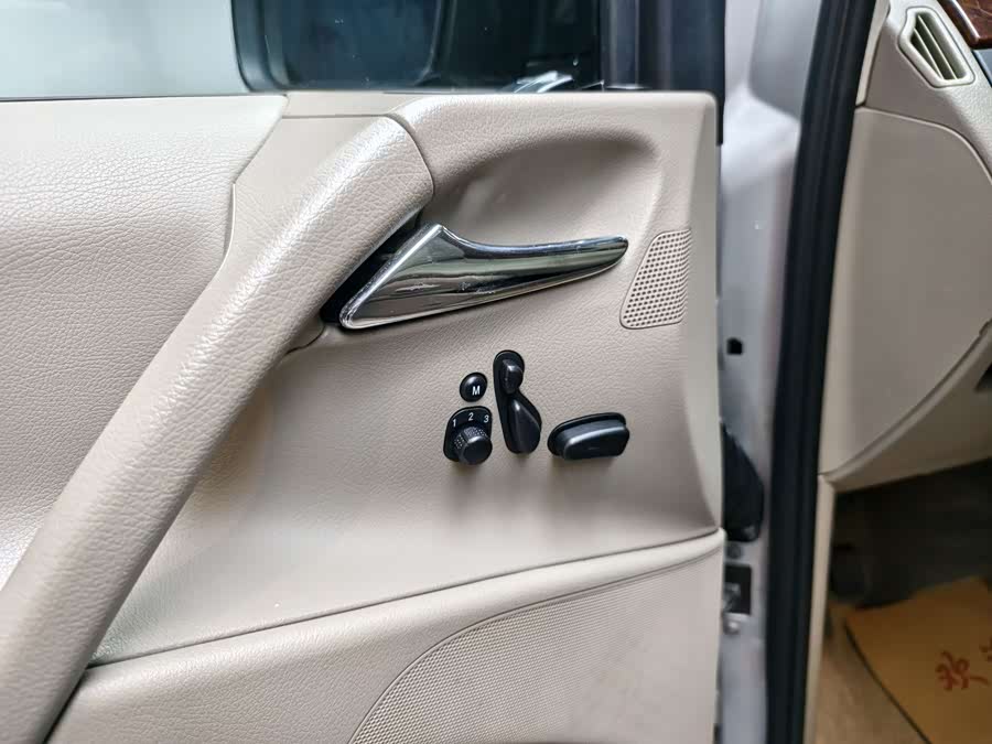 奔驰 唯雅诺 2013 汽车图片 #12