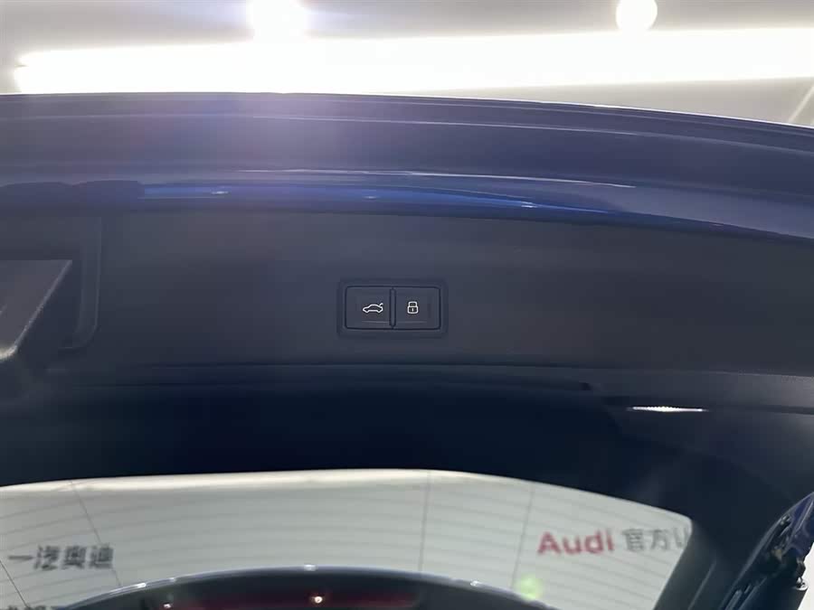 Audi Q3 2020 car image #12