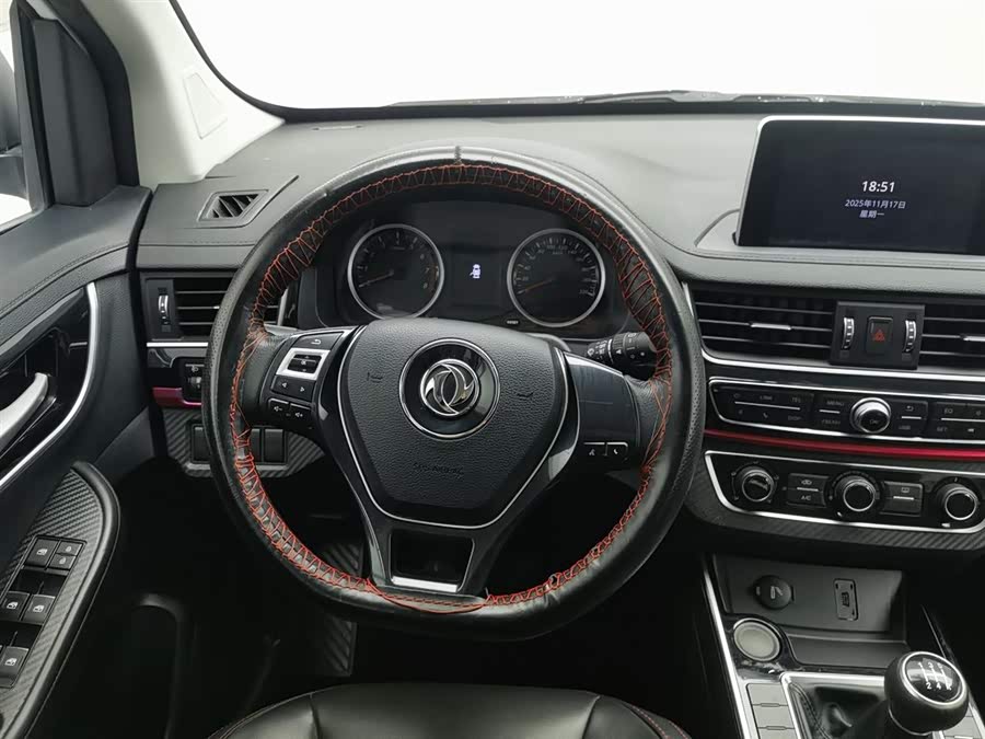 Forthing SX6 2019 car image #12