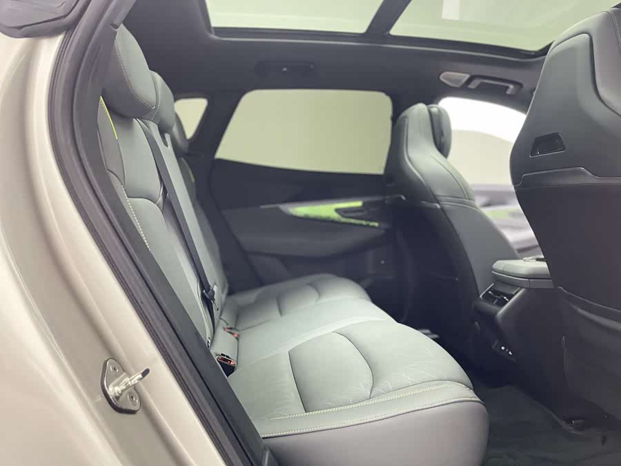 Lynk & Co 08 EM-P 2023 car image #12