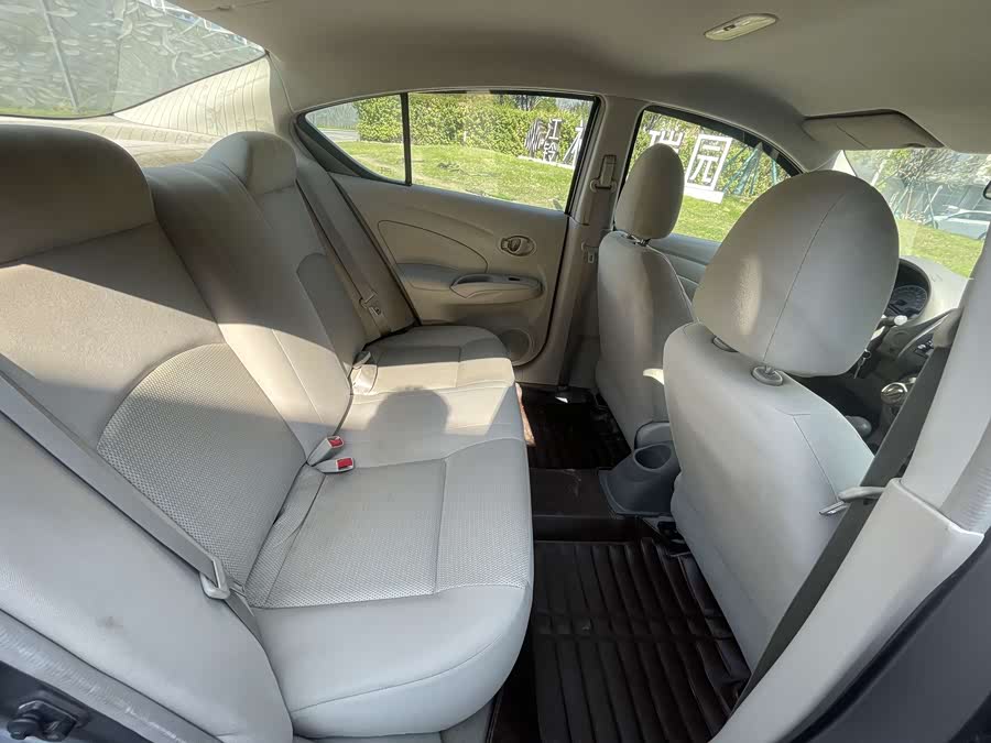 Nissan Sunny 2012 car image #12