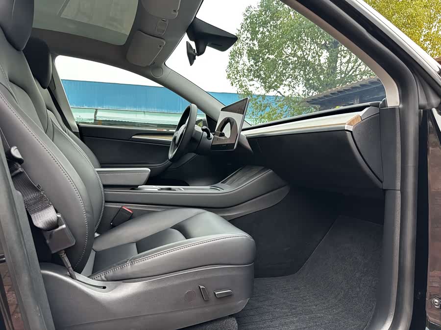 Tesla Model Y 2022 #12 Tesla Model Y 2022 car image #12
