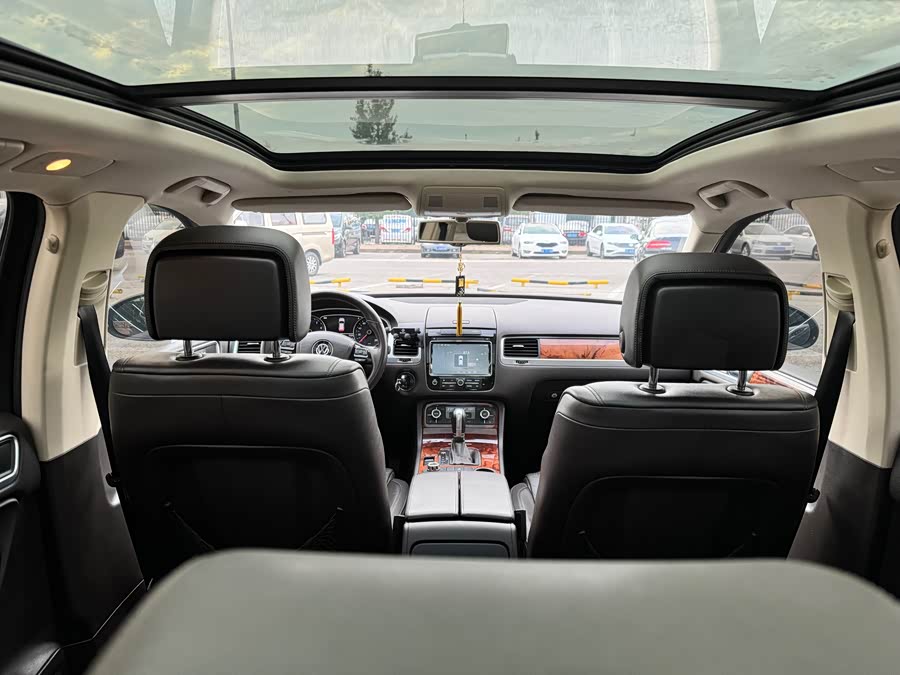 Volkswagen Touareg 2012 car image #12