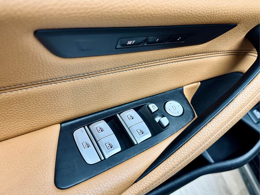 BMW 5 Series 2019 image de voiture #12
