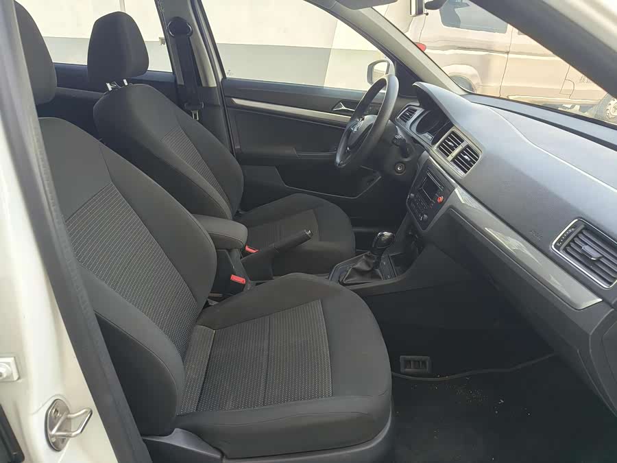 Volkswagen Lavida 2018 car image #12