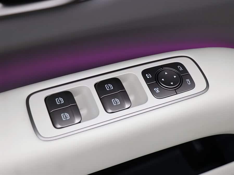 Li i8 2025 image de voiture #12