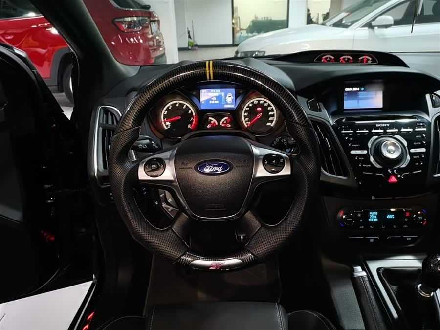 Ford Focus (Imported) 2015 #12 Ford Focus (Imported) 2015 car image #12