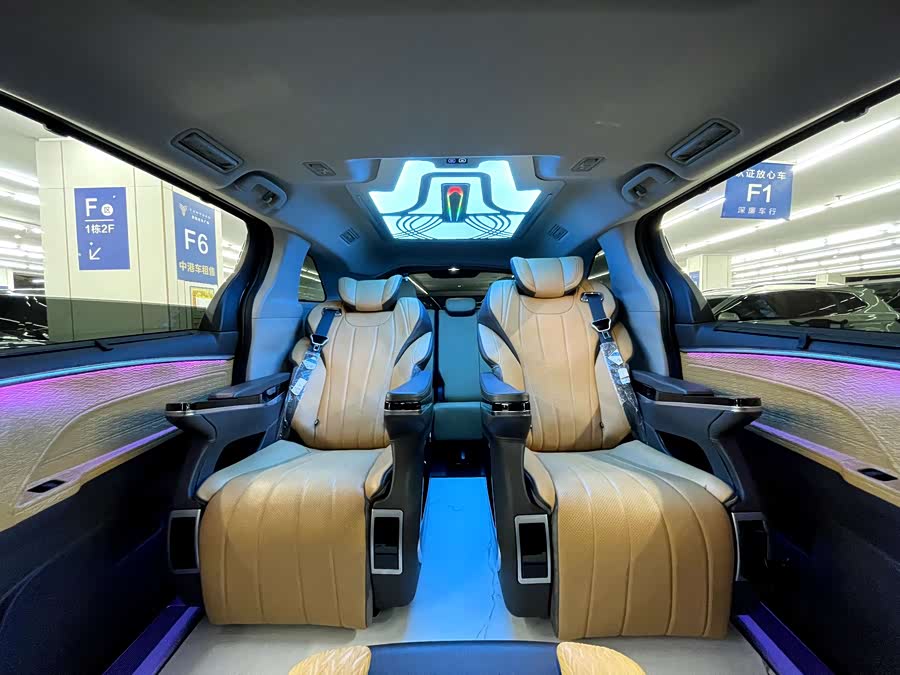 Toyota Granvia 2024 car image #12