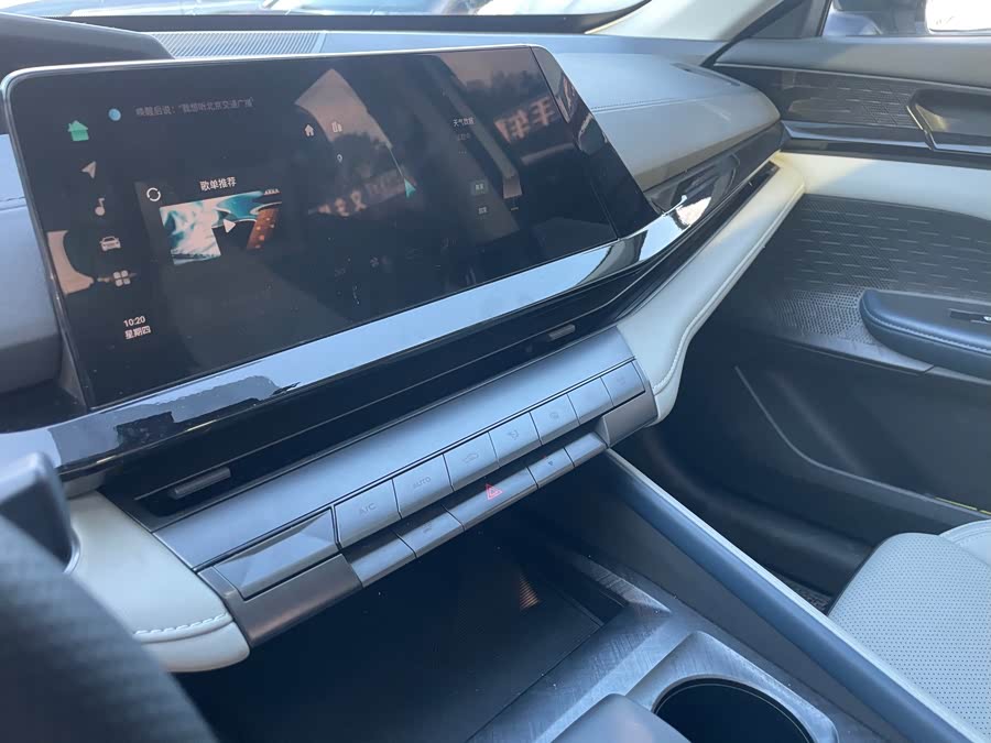 Changan UNI-V iDD 2023 car image #12