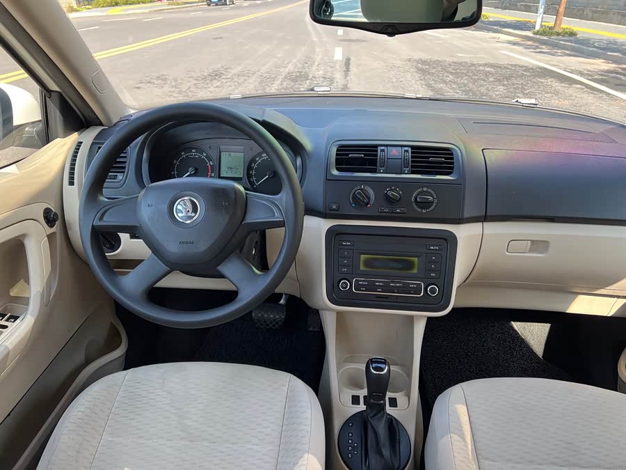 Skoda Fabia 2014 صورة سيارة #12