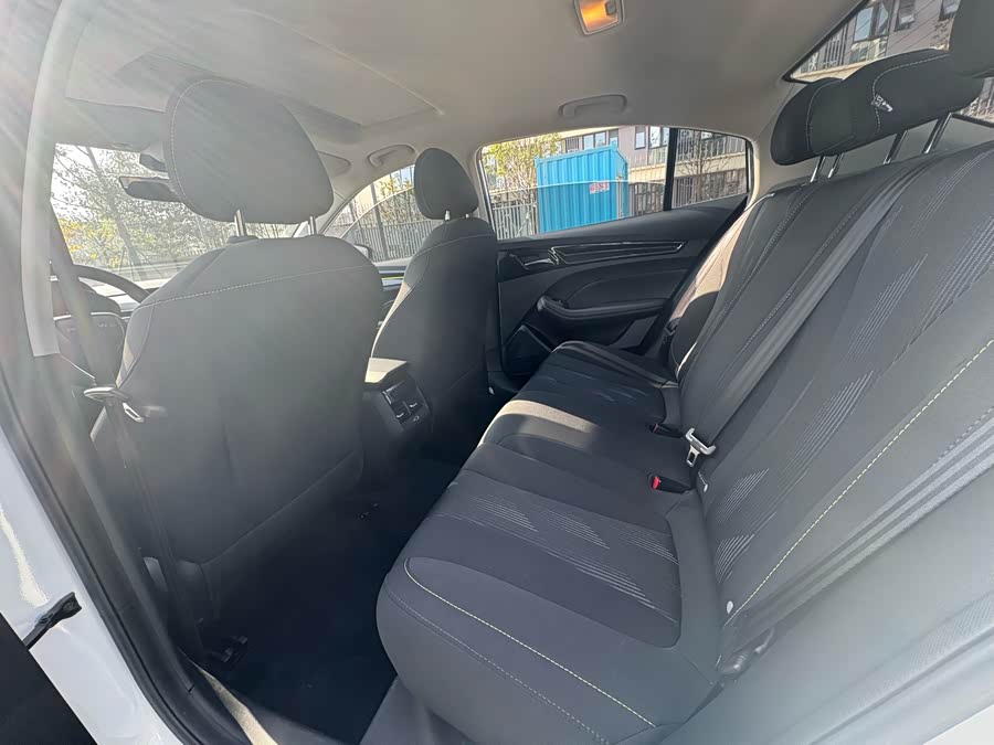 Roewe i5 2023 car image #12